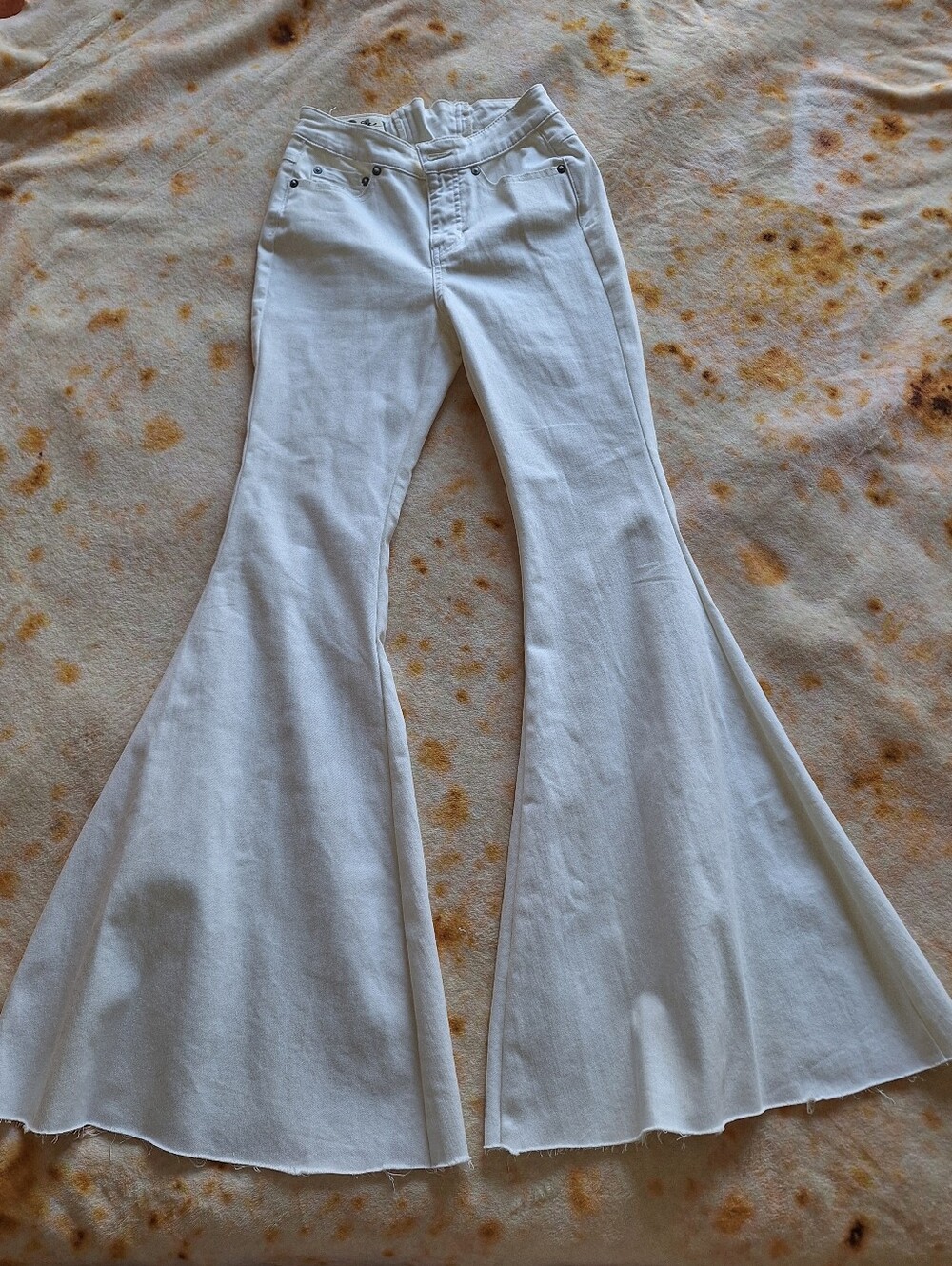 We The Free People Lace-Up Back Just Float On White Flare Jeans Size 24